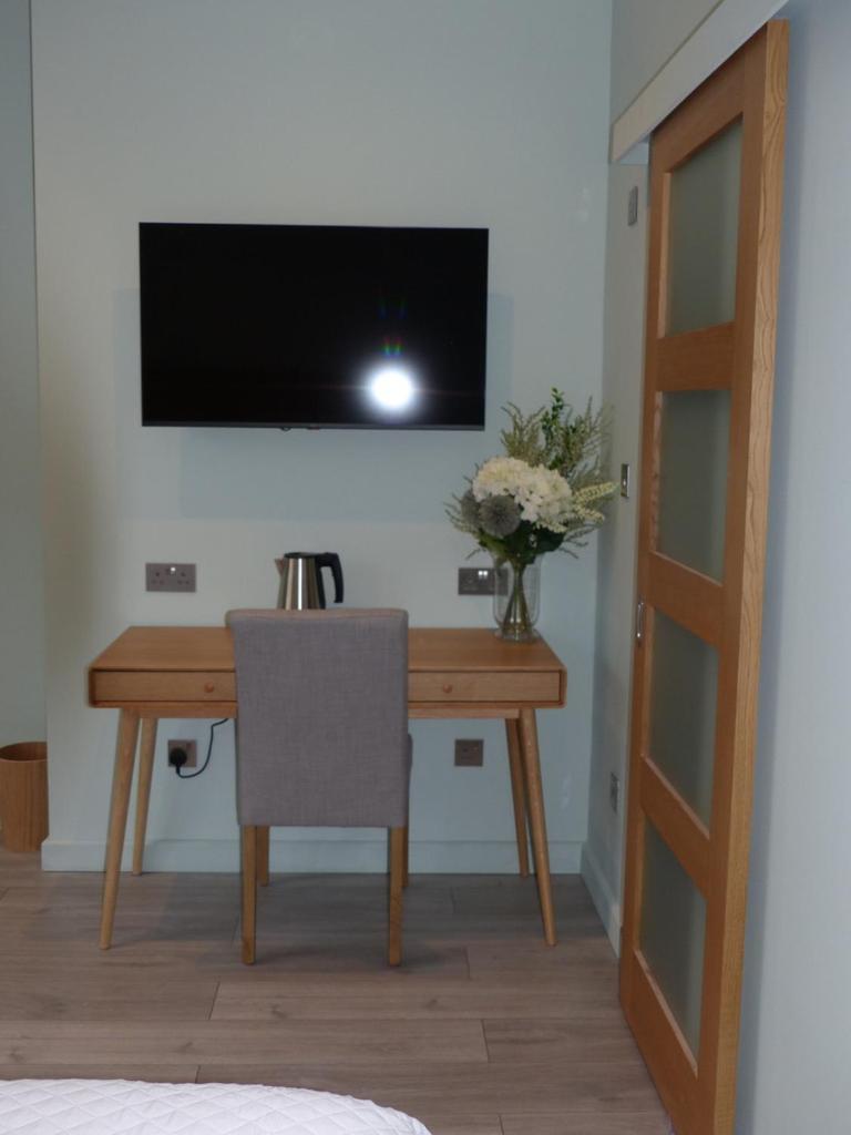 Hamilton Court Hotel Hoole Честър Екстериор снимка