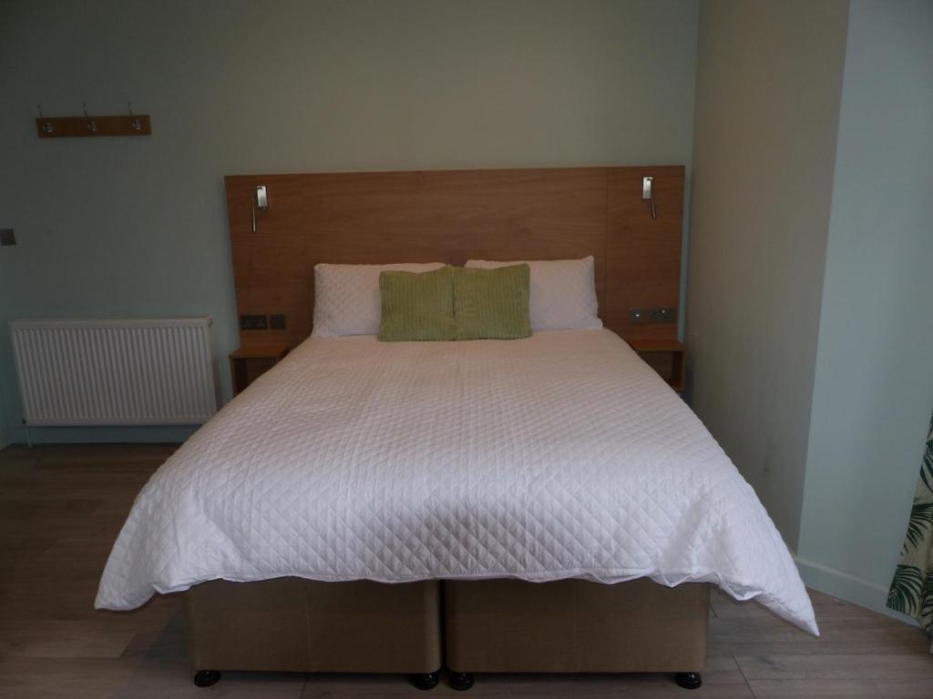 Hamilton Court Hotel Hoole Честър Екстериор снимка