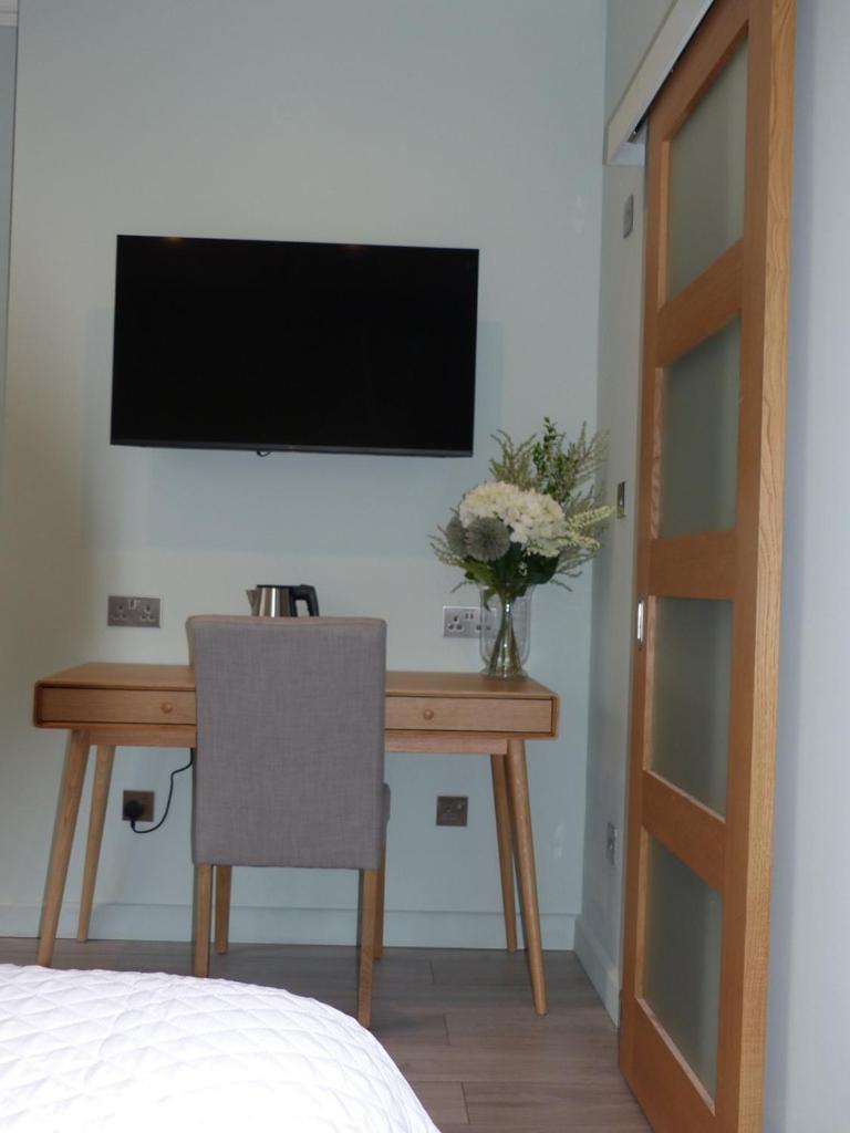 Hamilton Court Hotel Hoole Честър Екстериор снимка