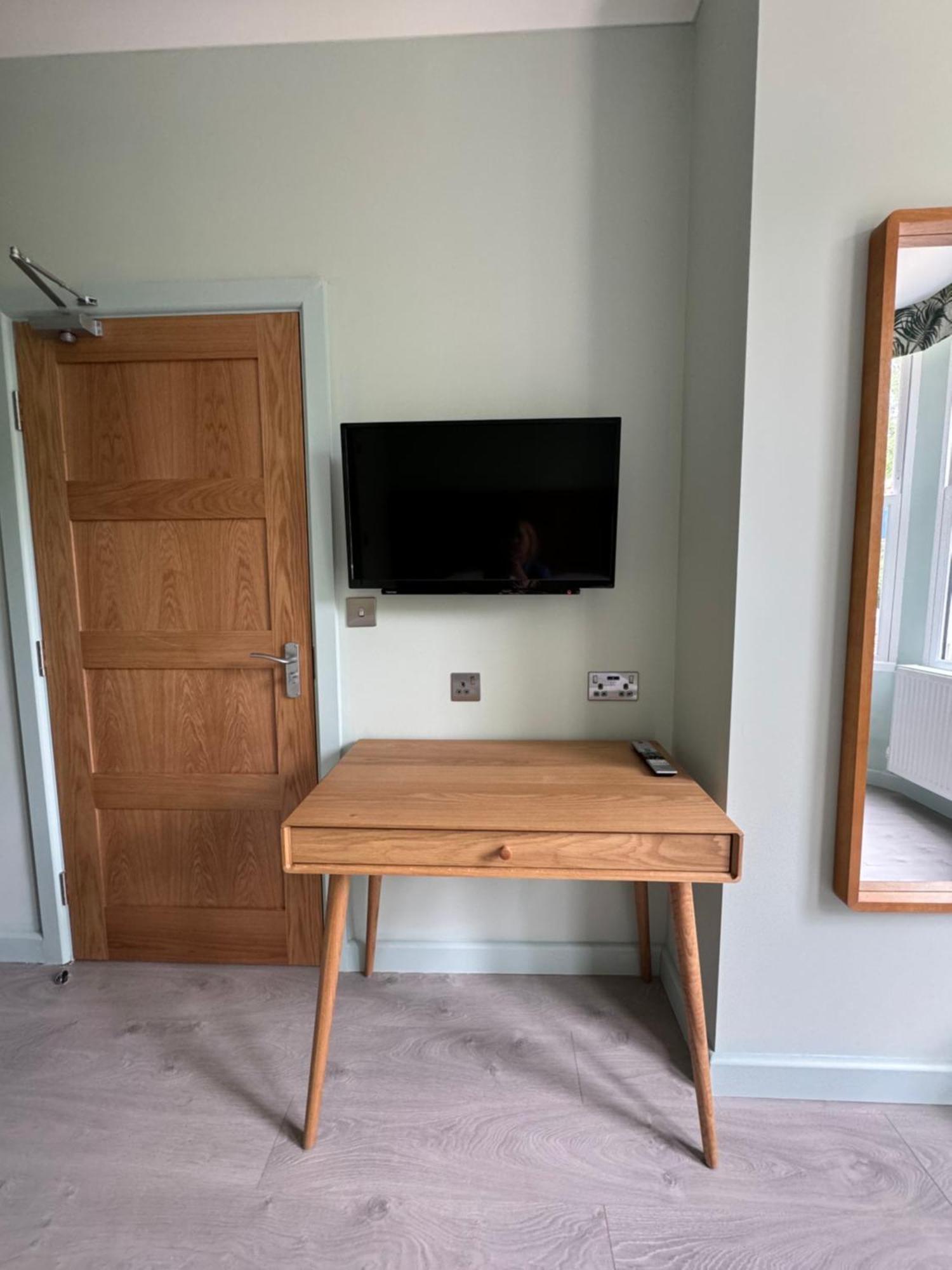 Hamilton Court Hotel Hoole Честър Екстериор снимка