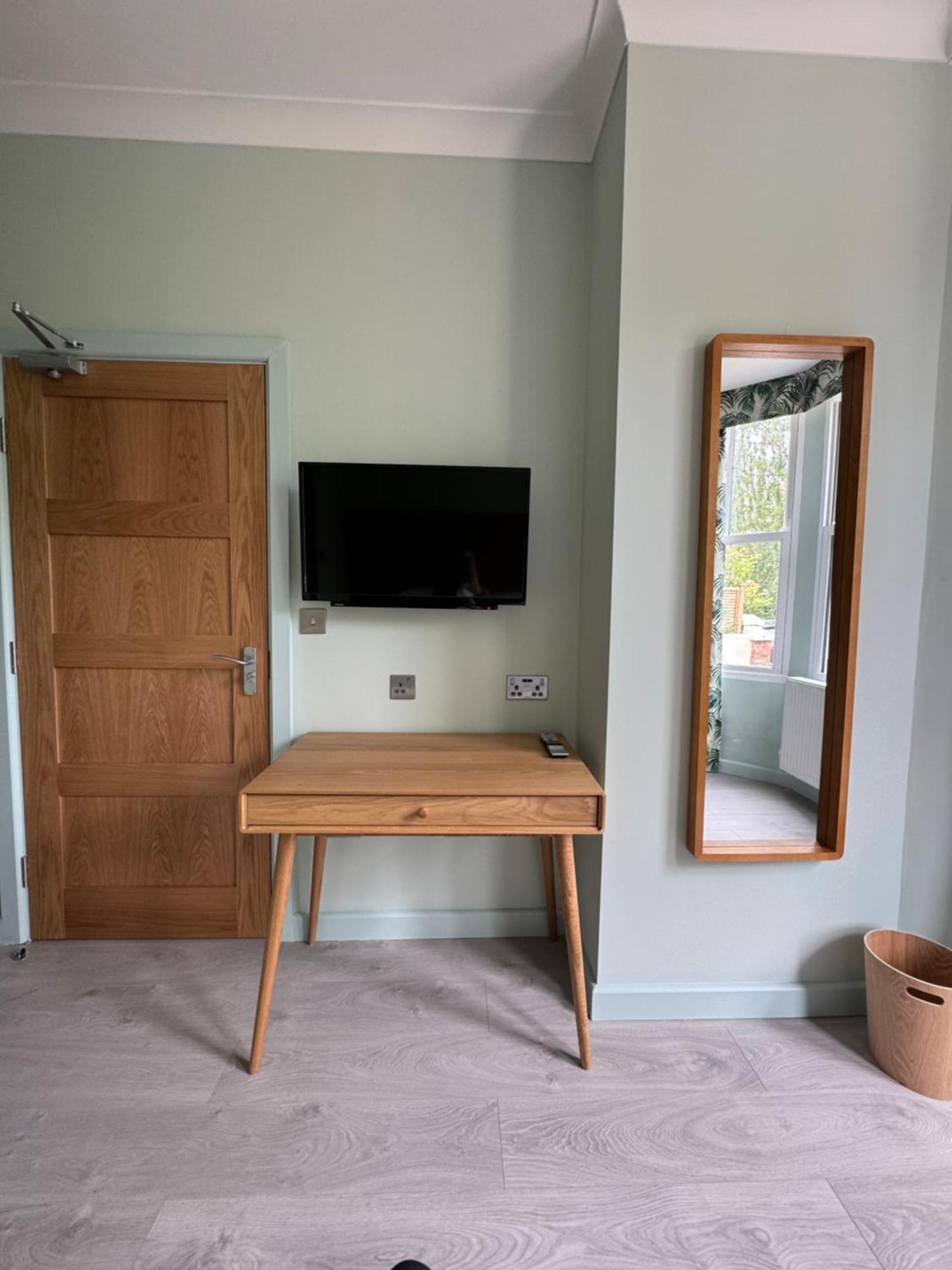 Hamilton Court Hotel Hoole Честър Екстериор снимка