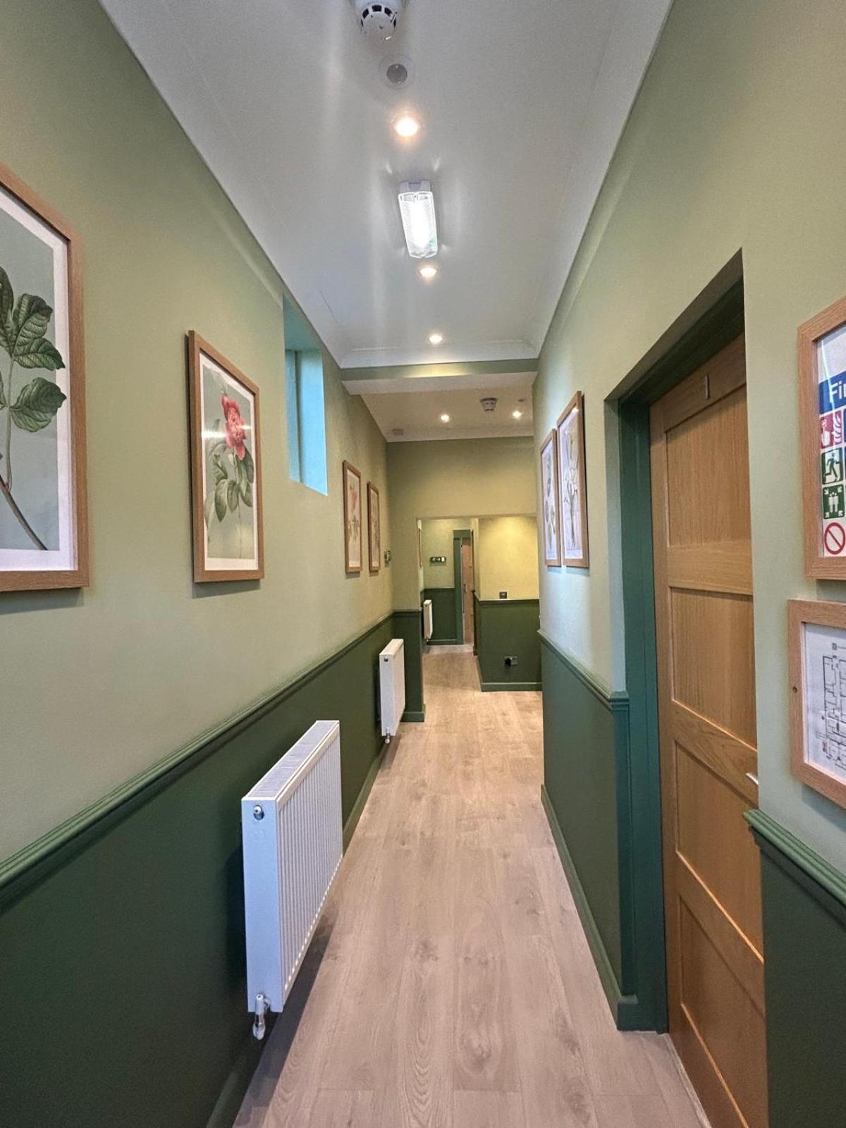 Hamilton Court Hotel Hoole Честър Екстериор снимка