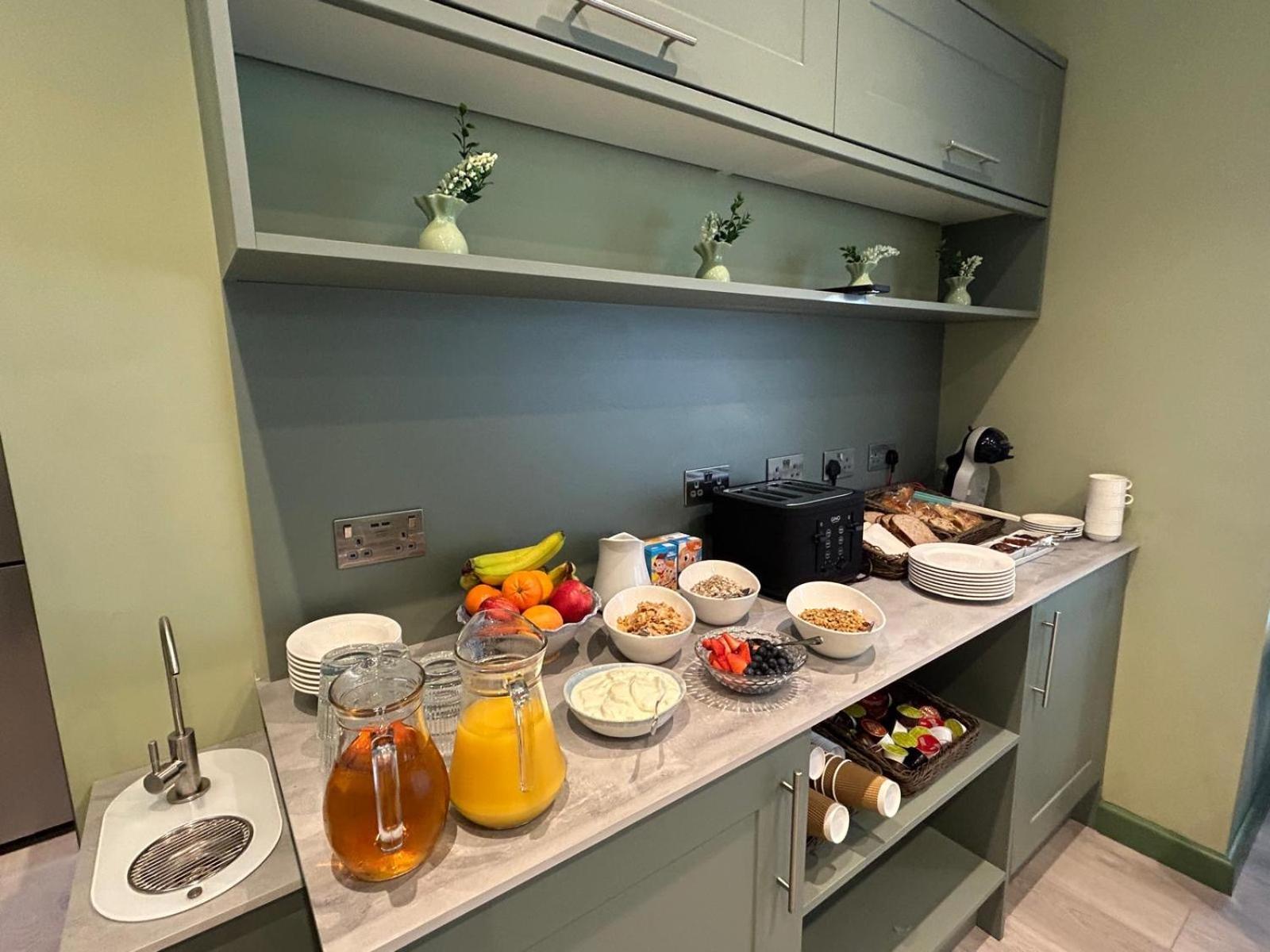 Hamilton Court Hotel Hoole Честър Екстериор снимка