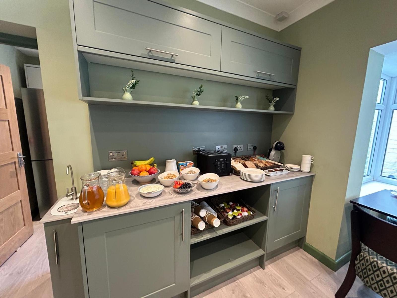 Hamilton Court Hotel Hoole Честър Екстериор снимка