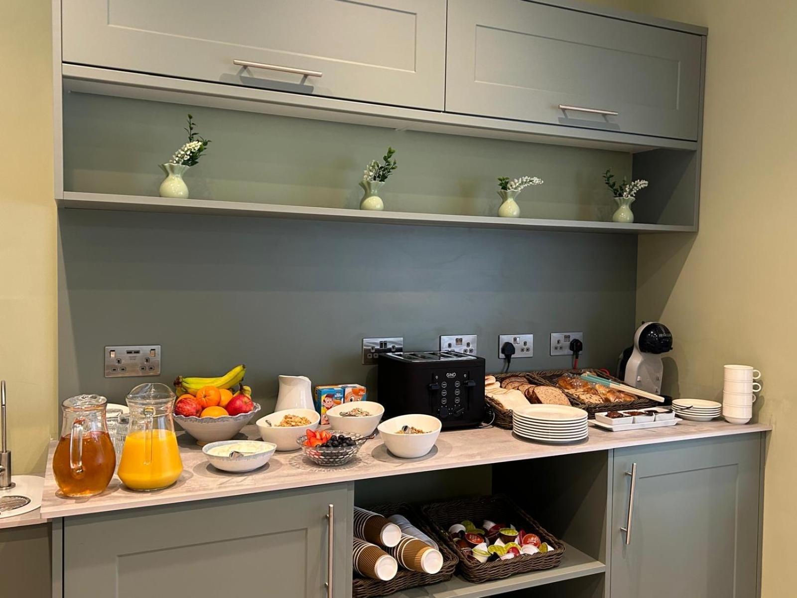 Hamilton Court Hotel Hoole Честър Екстериор снимка